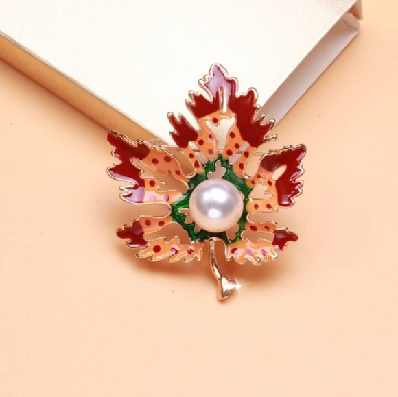 Gold plated multicolor pearl maple leaf necklace/brooch - Picture 9 of 14